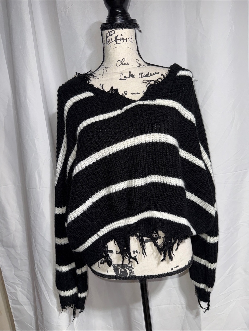 Rue21 Black & White Striped Distressed V-Neck Sweater